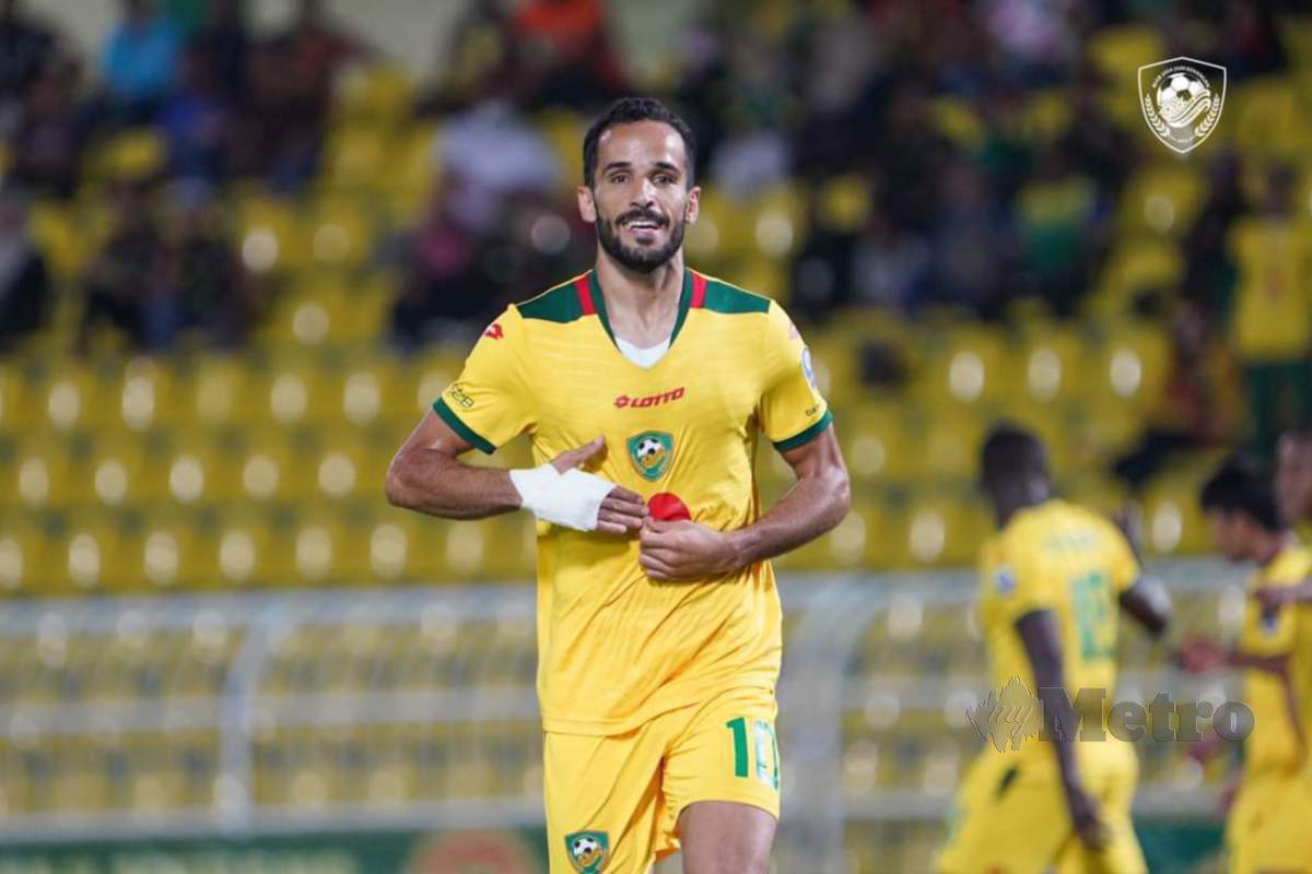 PEMAIN import KDA FC dari Jordan, Mahmoud Al-Mardi menjaringkan dua gol ketika menang 3-1 ke atas Sarawak United FC di Stadium Darul Aman, malam tadi. FOTO FB KDA FC
