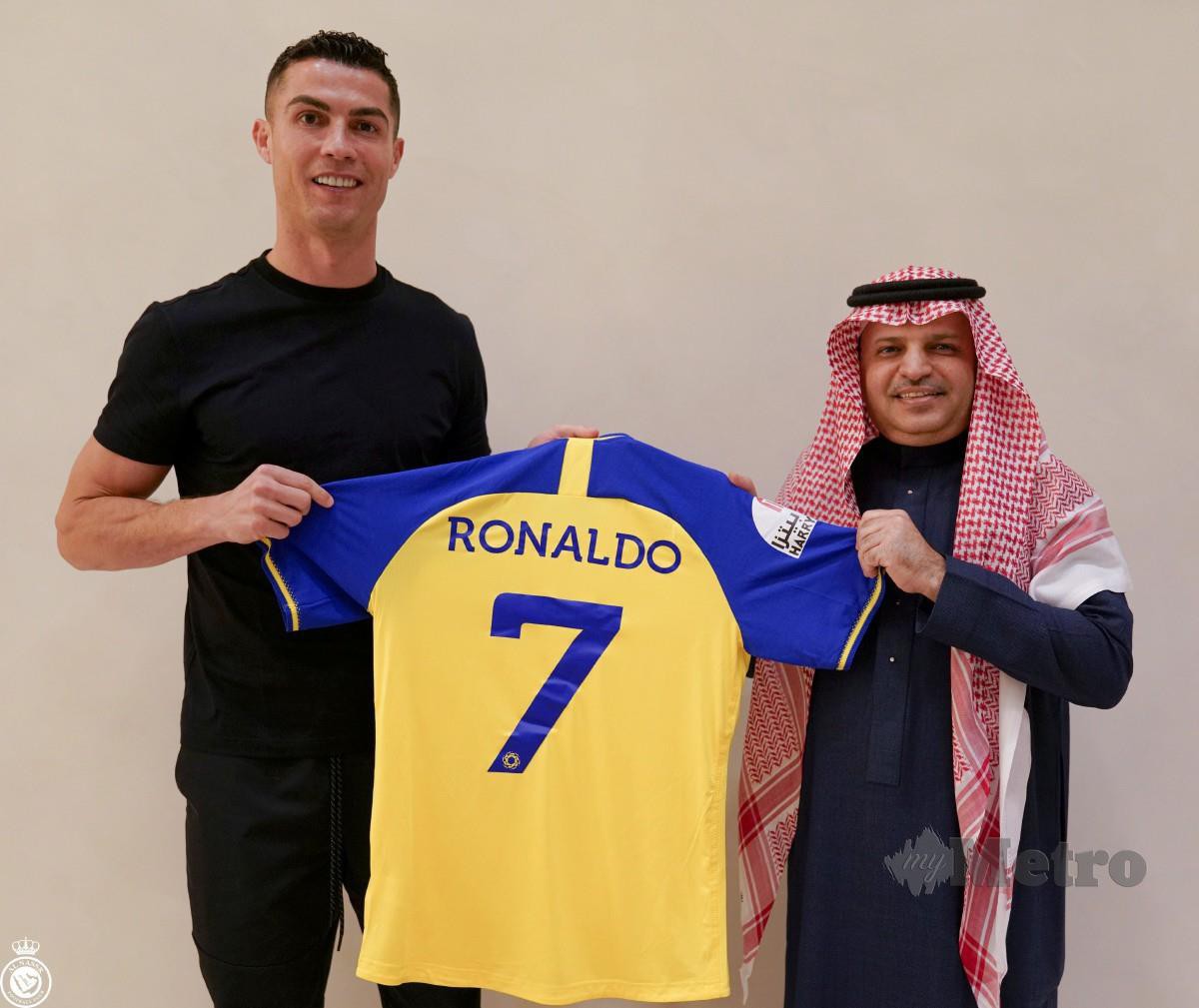 RONALDO sah menandatangani kontrak dengan Al-Nassr, Jumaat lalu. FOTO EPA