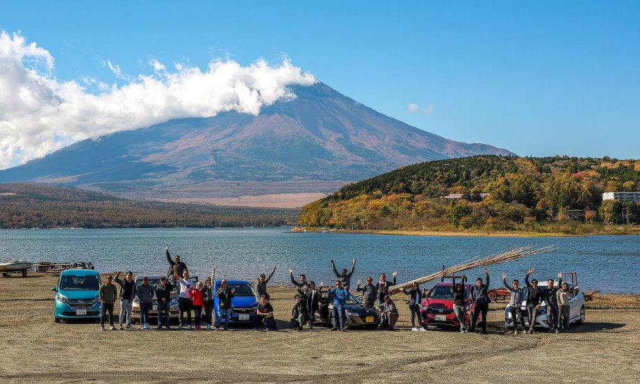 MEDIA merakamkan kenangan di Tasik Yamanaka yang berlatarbelakangkan Gunung Fuji.