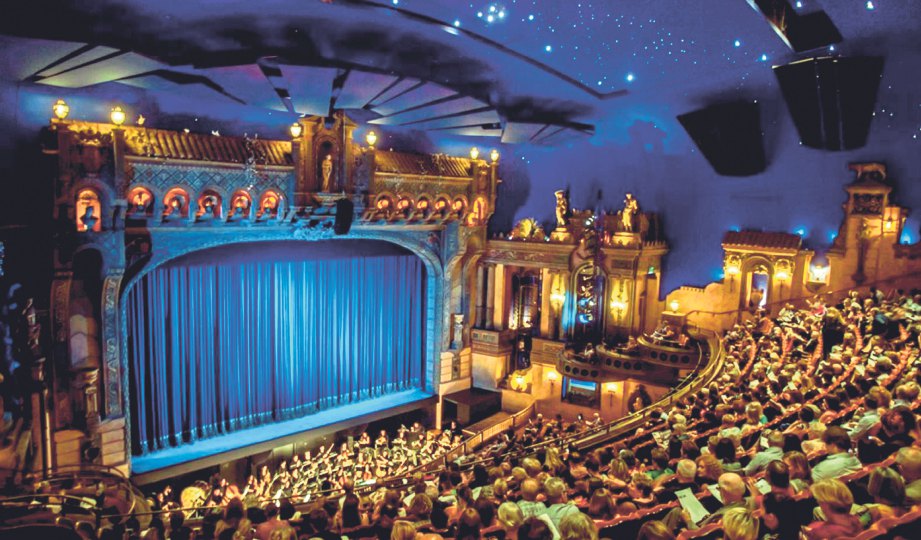 PENUH prestij Dewan Teater New Amsterdam janjikan keselesaan kepada penonton.