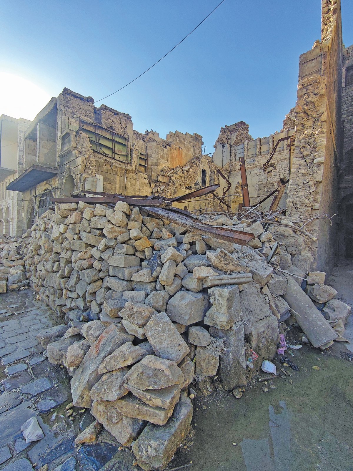 KESAN runtuhan bangunan yang masih boleh dilihat akibat krisis di Syria. 