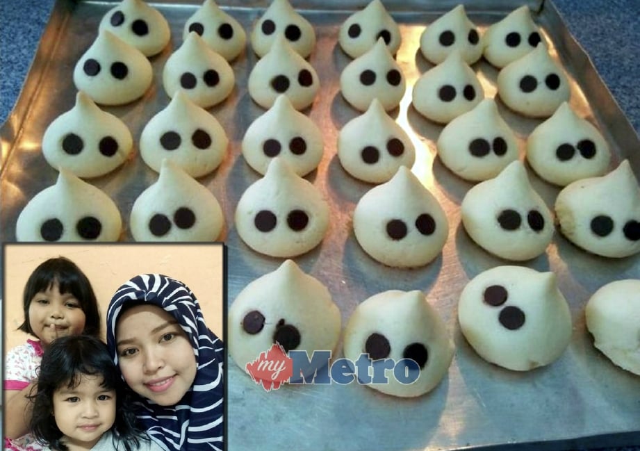 MARIA mencipta resipi biskut ‘alien’ bagi menggantikan coklat yang digemari dua anaknya. 