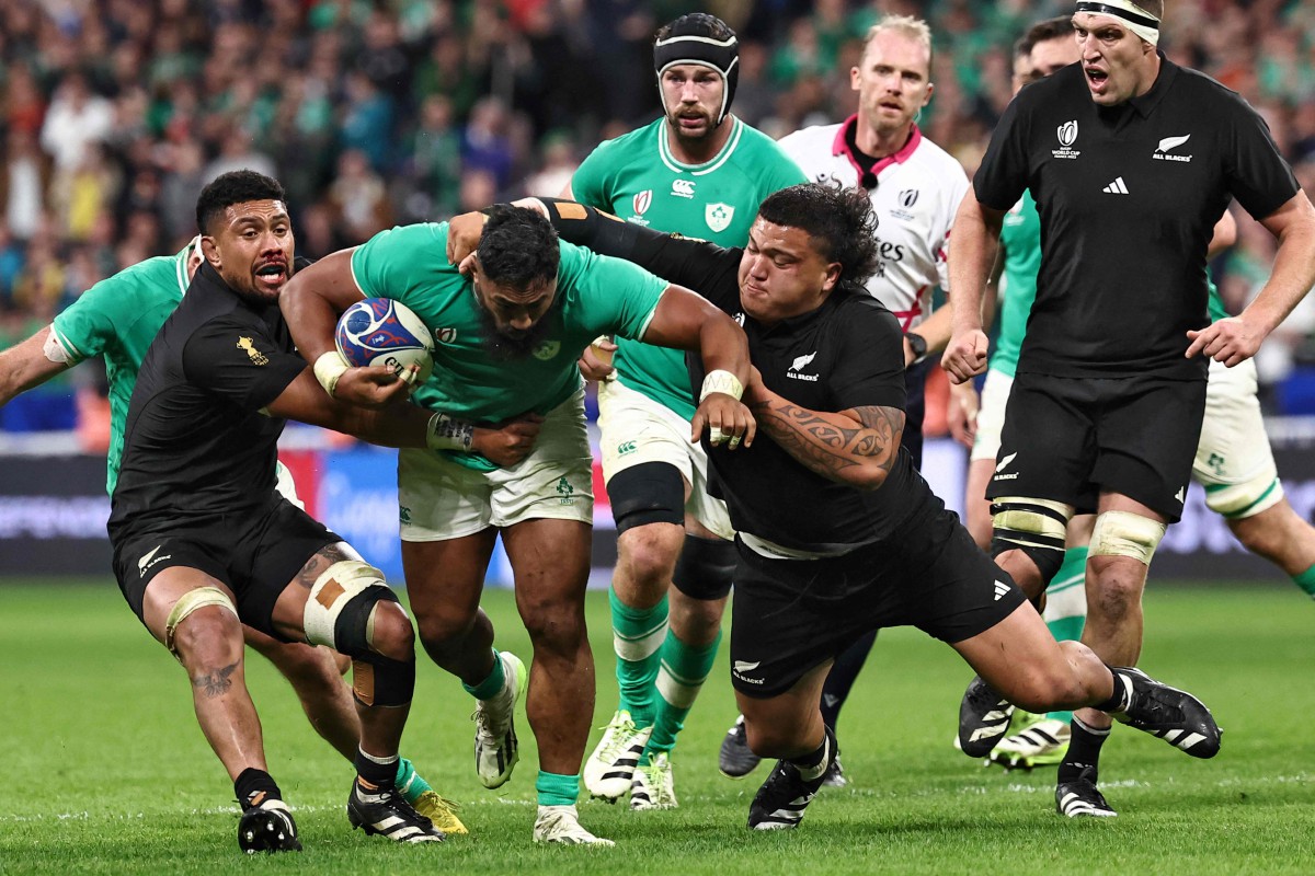 ANTARA aksi New Zealand bertemu Ireland, awal pagi tadi. FOTO AFP