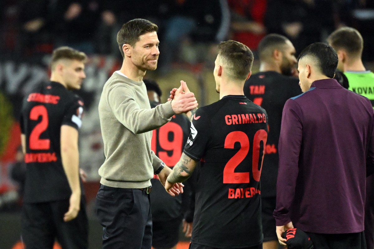 ALONSO sudah sedia meraikan kejayaan Leverkusen. FOTO AFP