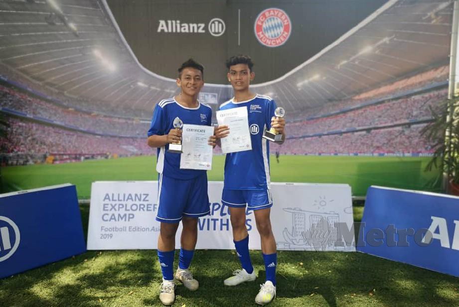 Adam Alif (kanan) dan Muhammad Firdaus terpilih mengikuti latihan bersama pasukan remaja, Bayern Munich.