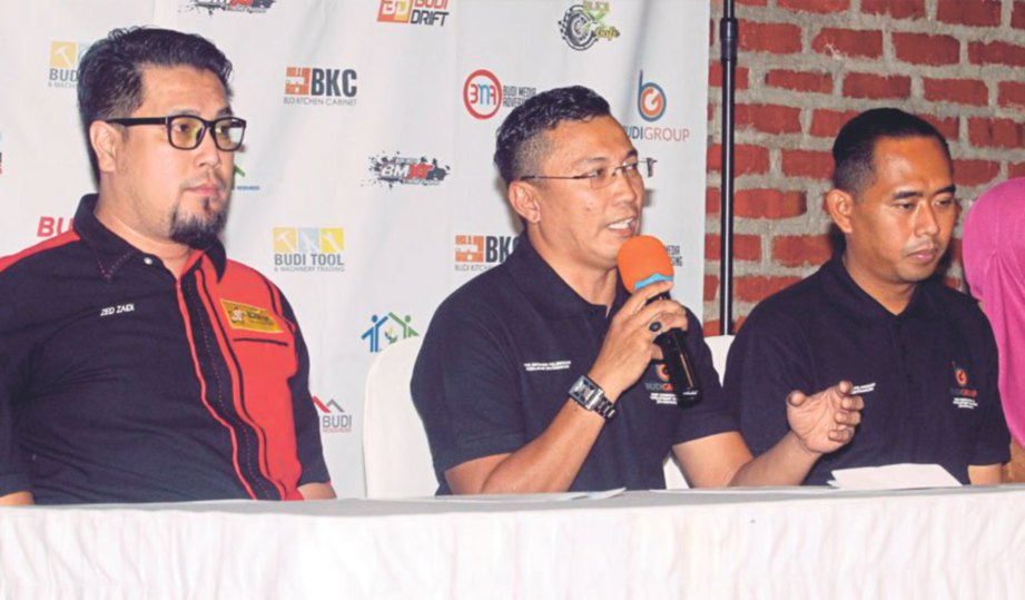 DARI kiri,  Zed, Amir dan Ketua Pegawai Eksekutif Budi Group, Datuk Mohd Irwan Wiji pada sidang media.