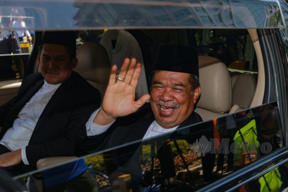 AHLI Parlimen Kota Raja, Muhamad Sabu tiba di luar perkarangan pintu Istana Negara 2 di Istana Negara, Kuala Lumpur. FOTO AIZUDDIN SAAD