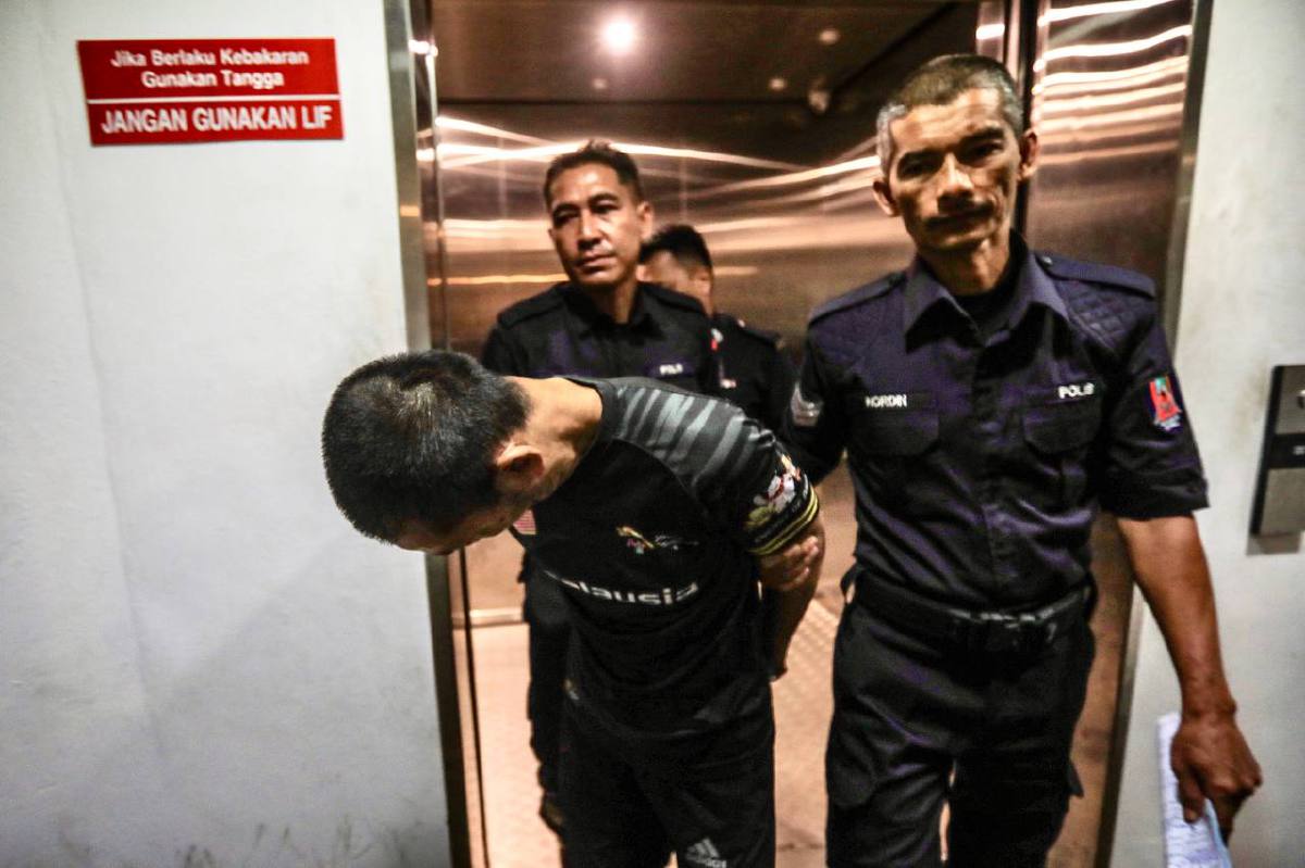 TERTUDUH dijatuhi hukuman penjara 36 tahun dan 40 sebatan di Mahkamah Sesyen Kuala Terengganu kerana merogol dan melakukan amang seksual fizikal terhadap anak saudaranya. FOTO Ghazali Kori.