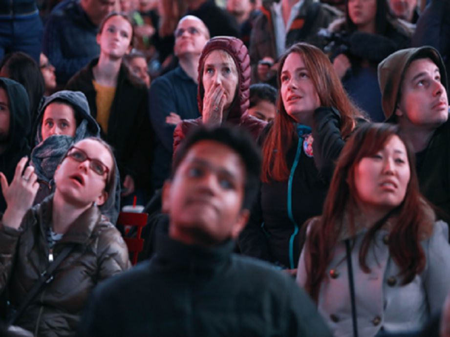Rakyat Amerika Syarikat berkumpul Times Square, New York untuk menunggu keputusan  pilihan raya Presiden 2016. FOTO AFP