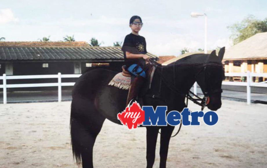 TUNKU Tun Aminah Maimunah Iskandariah Binti Sultan Ibrahim mula menunjukkan kemahiran menunggang kuda diusia yang kecil. IHSAN  Pejabat Media Diraja