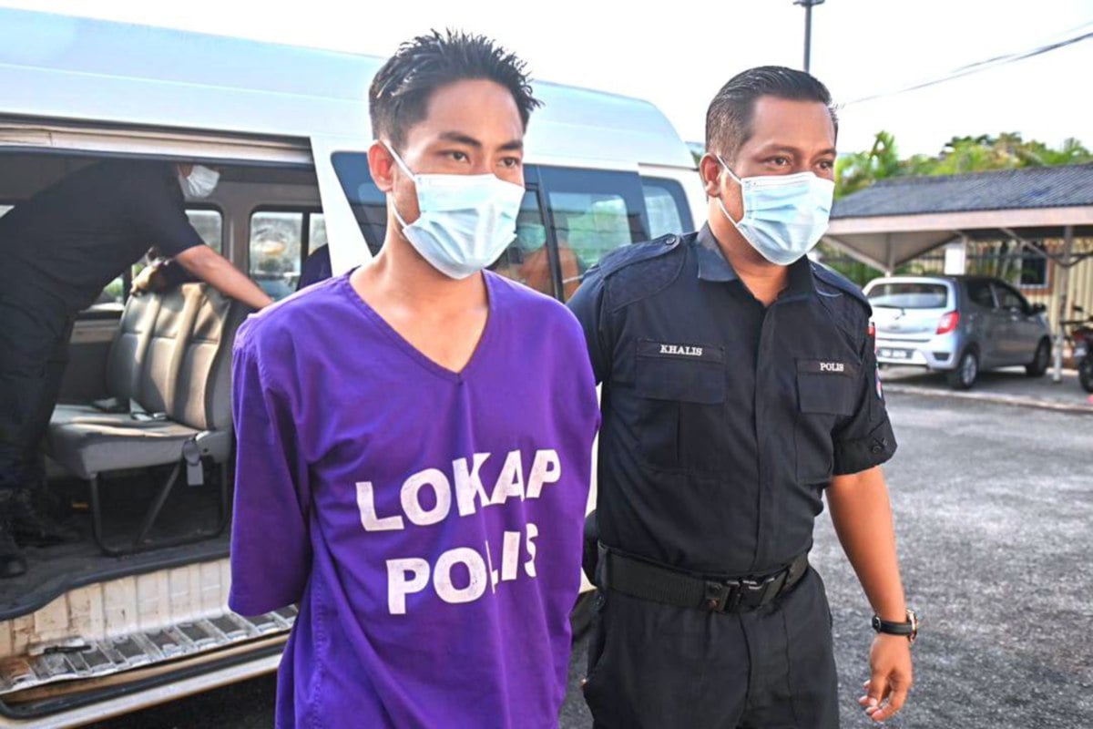 SUSPEK dibawa ke mahkamah untuk pertuduhan kes. FOTO Rosli Ilham.
