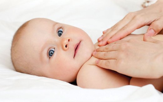 SENTUHAN dan urutan bayi mampu tenangkan dan stabilkan emosi.
