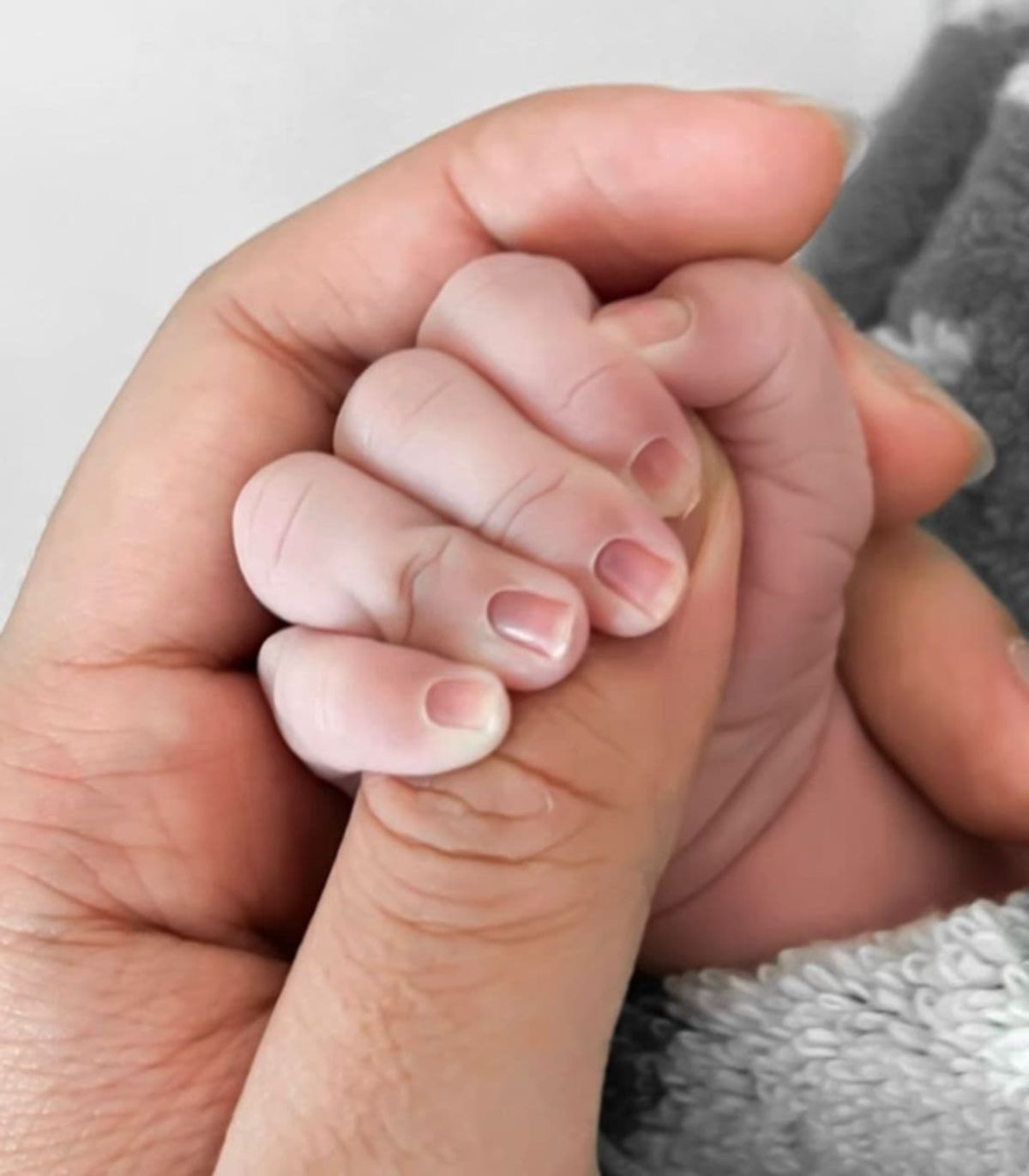 ATTA berkongsi foto memegang jari anaknya selepas 'baby' lahir. FOTO IG Atta Halilintar