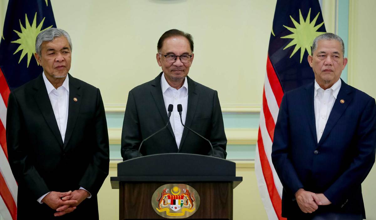 TIDAK wajar mempersoalkan tindakan Anwar dalam pembentukan barisan kabinetnya memandangkan Kabinet kali ini adalah berbeza dan sukar. FOTO BERNAMA