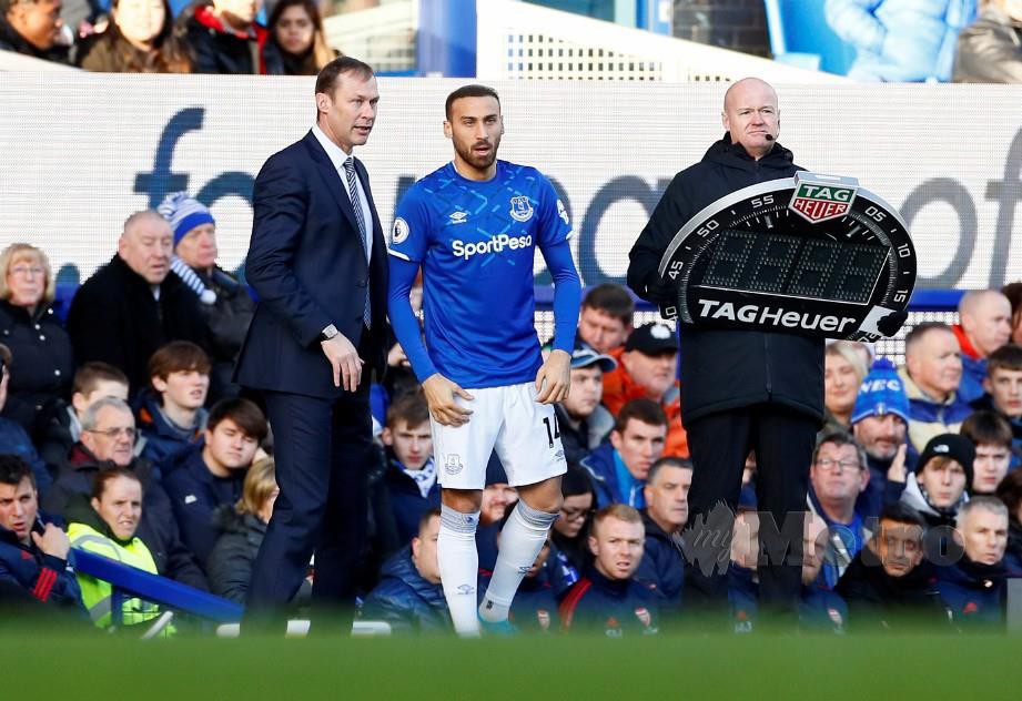 FERGUSON (kiri) bertindak baik sebagai pengurus sementara Everton. — FOTO Reuters