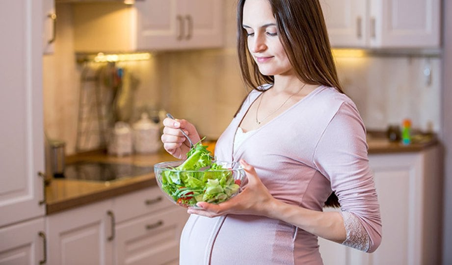 SAYUR hijau tambah zat besi untuk wanita hamil.