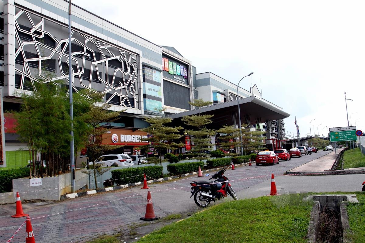 ANGSANA Johor Bahru Mall diarah ditutup tujuh hari berikutan penularan Covid-19 di premis berkenaan. FOTO Zain Ahmed 