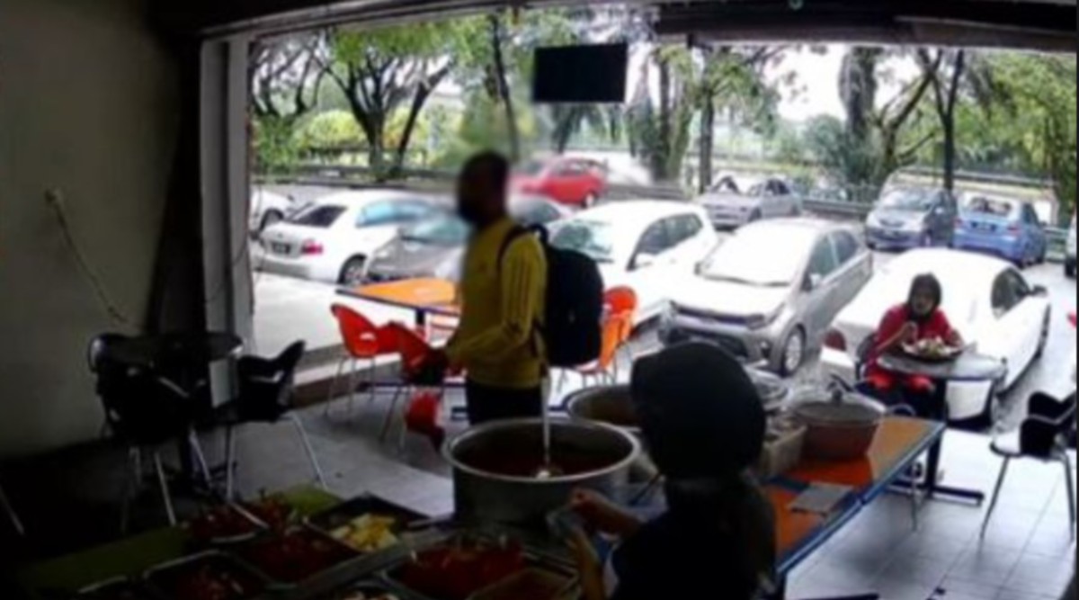 TANGKAP layar video tular lelaki tempatan yang mengamuk di sebuah restoran di sekitar Putra Height, kelmarin.