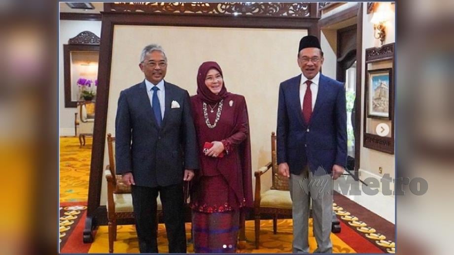 Anwar mengadap Tuanku Al-Sultan Abdullah dan Tunku Hajah Azizah Aminah di Istana Melawati, Putrajaya hari ini. FOTO Instagram Anwar Ibrahim