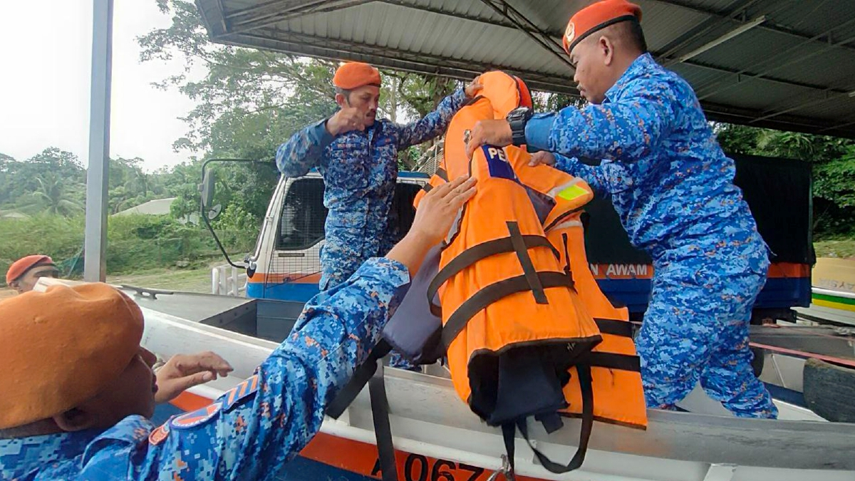 ANGGOTA APM Kulim melakukan persediaan aset bagi menghadapi bencana banjir kilat serta PRU-15 Parlimen Padang Serai. FOTO Zuliaty Zulkiffli.