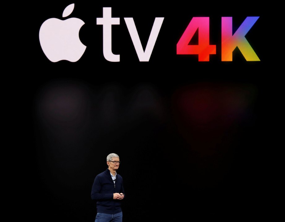 CEO Apple, Tim Cook memperkenalkan Apple TV 4K  di Steve Jobs Theatre. FOTO AFP