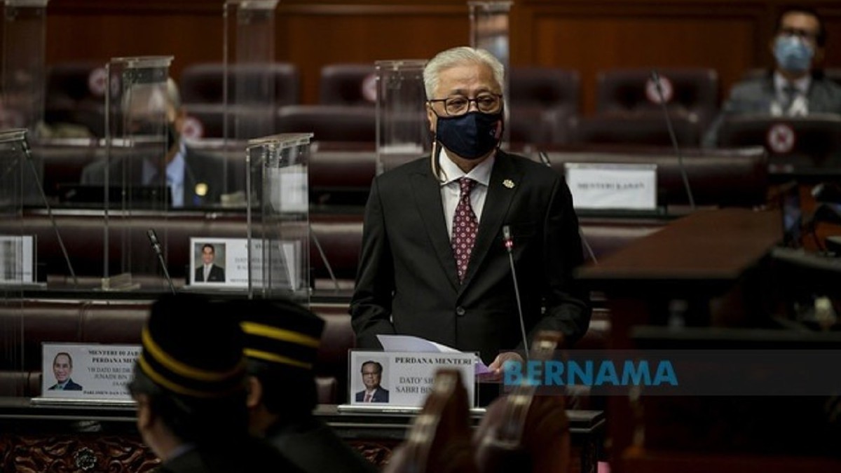 Datuk Seri Ismail Sabri Yaakob ketika membentangkan RMK-12 di Dewan Negara, Kuala Lumpur hari ini. Foto Bernama