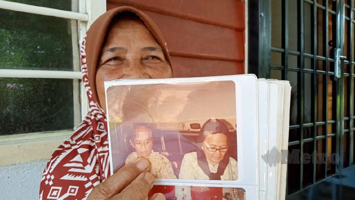 HAMISAH menunjukkan gambar arwah ibunya, Maheran. FOTO Ahmad Ismail