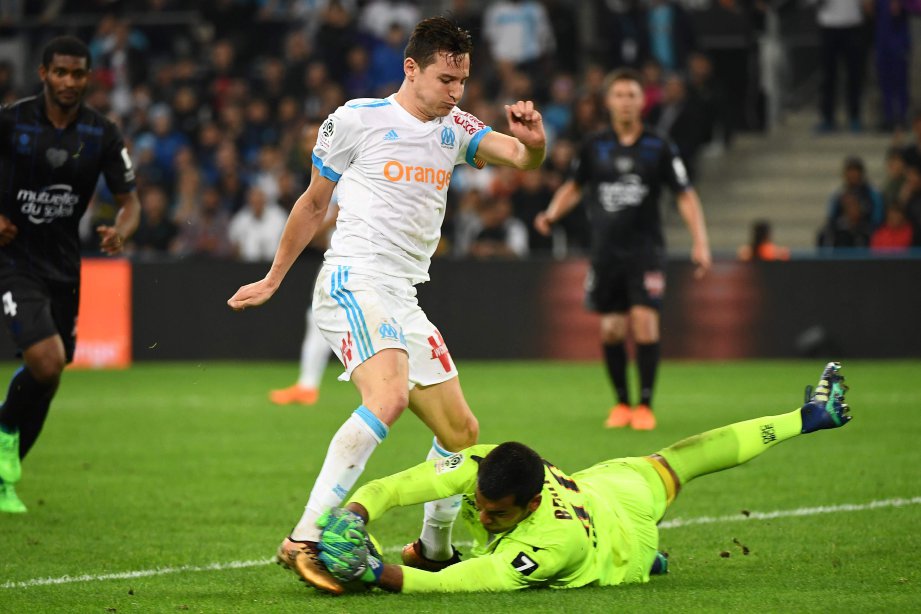 THAUVIN jaring gol penyelamat buat Marseille. -Foto AFP