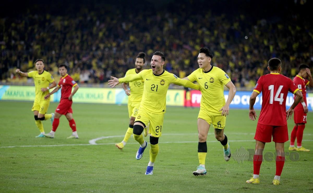 DION Cools menjaringkan gol pertama pada perlawanan Kumpulan D Kelayakan Piala Dunia 2026 dan Piala Asia 2027 di antara Malaysia menentang Kyrgyzstan di Stadium Nasional Bukit Jalil, hari ini. FOTO ASWADI ALIAS