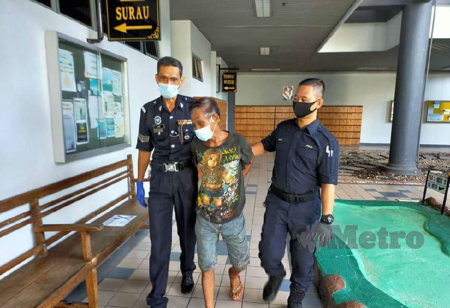 TERTUDUH dipenjara lapan tahun selepas mengaku salah di Mahkamah Sesyen Ayer Keroh kerana melakukan amang seksual fizikal terhadap kanak-kanak berusia lapan tahun. FOTO Amir Mamat