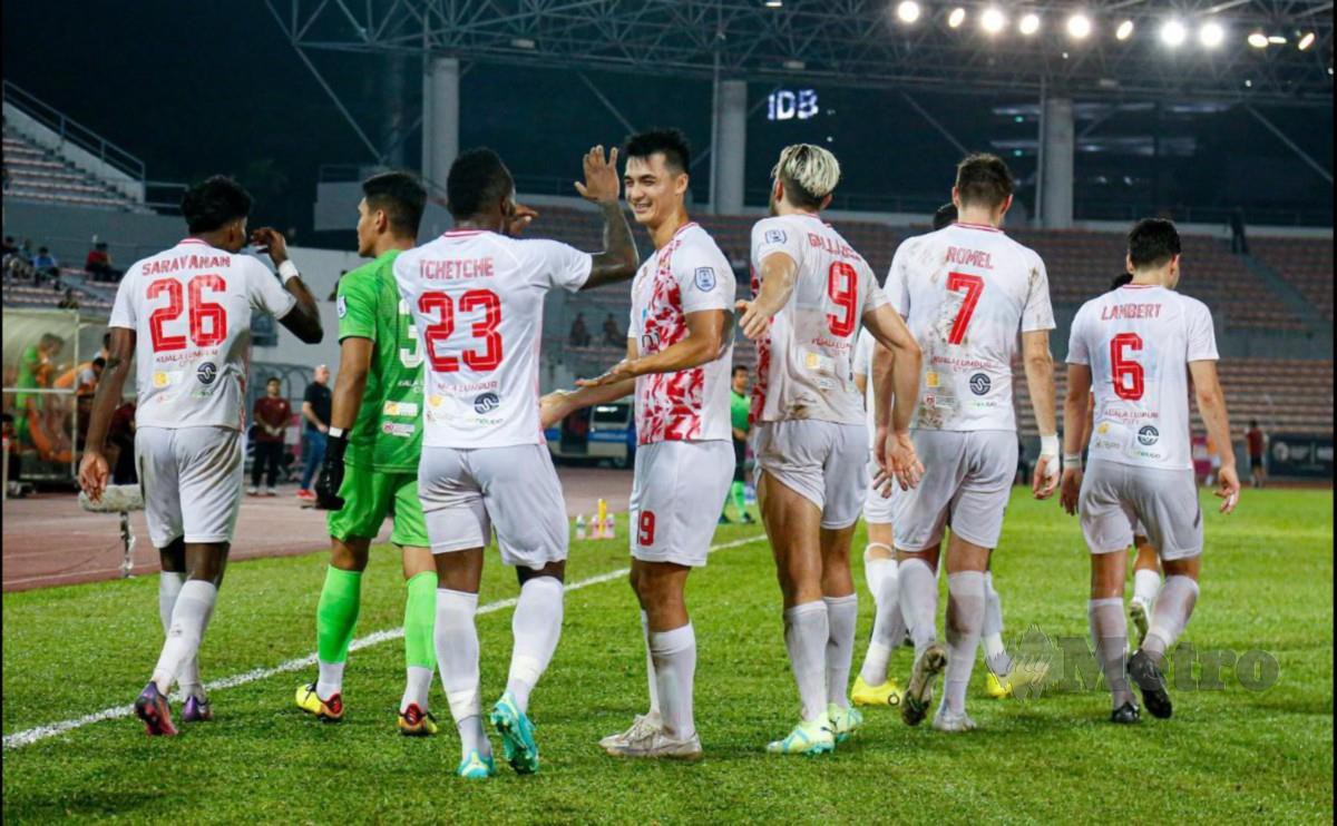 AVANZINI (empat dari kiri) menjaringkan gol tunggal bagi memastikan KL City FC menewaskan Perak FC di Stadium Bolasepak Kuala Lumpur, malam tadi. FOTO FB KUALA LUMPUR CITY