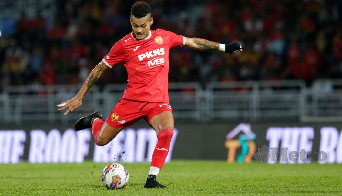 AYRON jaring dua gol ketika Selangor FC menentang PDRM FC.