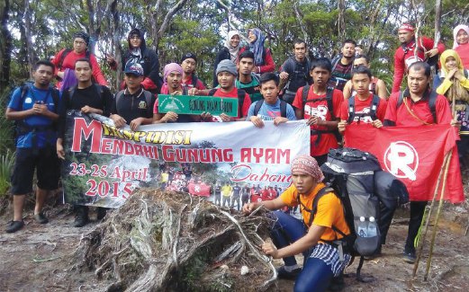 SERAMAI 25 ahli Persatuan Anak Muda Kelantan berjaya menawan Gunung Baha dan Gunung Ayam, Dabong, Kelantan dalam ekspedisi mereka baru-baru ini.