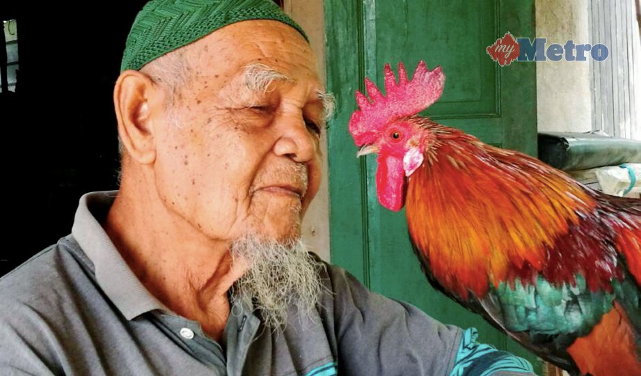 ABD Rahman bersama Kenek di Kampung Kuala Menjing. FOTO Nazdy Harun