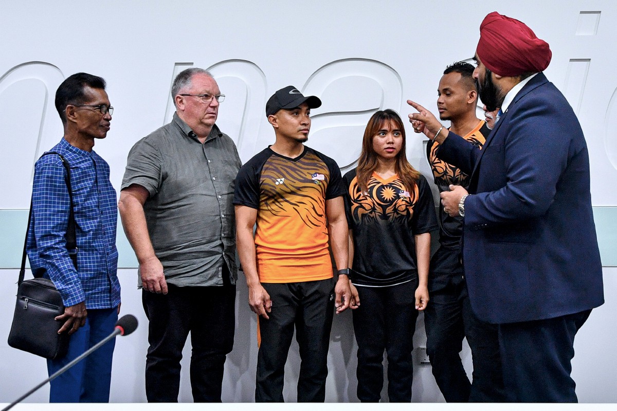 DATUK Azizulhasni Awang (tiga, kiri) ,Muhammad Shah Firdaus Sahrom (dua, kanan) dan Nurul Izzah Izzati Mohd Asri (tiga, kanan) antara atlet yang sudah layak ke Sukan Olimpik Paris 2024. FOTO BERNAMA