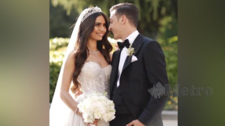 Ozil pada hari perkahwinannya bersama Amine. FOTO Instagram M10