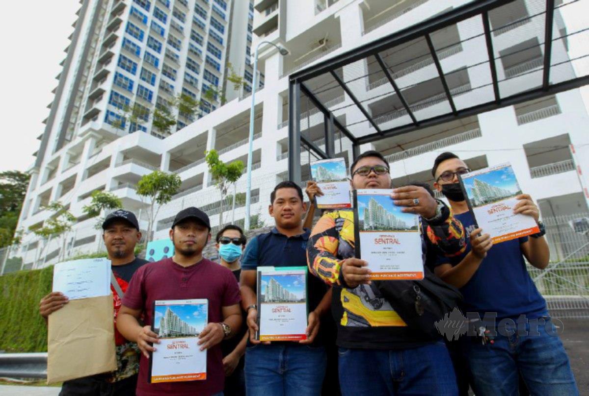 SEBAHAGIAN pembeli projek Perumahan PR1MA Seremban Sentral menyatakan rasa tidak puas hati berkenaan isu penyerahan kunci rumah yang tertangguh. FOTO Azrul Edham