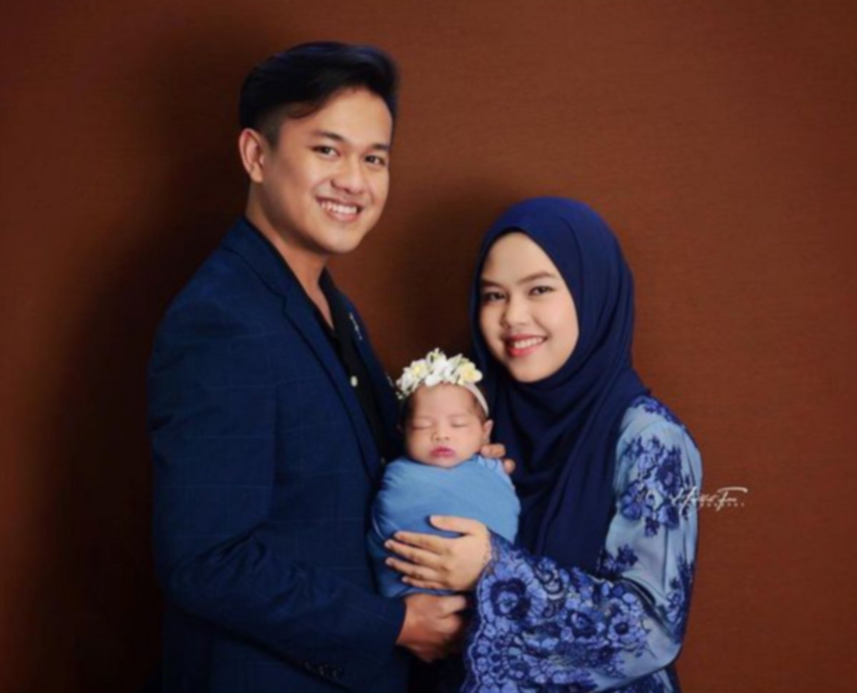 Azzam dan Sheryl bersama anak mereka, Azzalea Safiyya kini berusia dua bulan. Foto Instagram Azzam Sham.