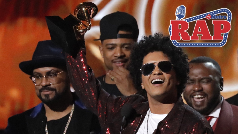 Bruno Mars menerima Grammy untuk kategori Album Terbaik menerusi 24K Magic. FOTO REUTERS