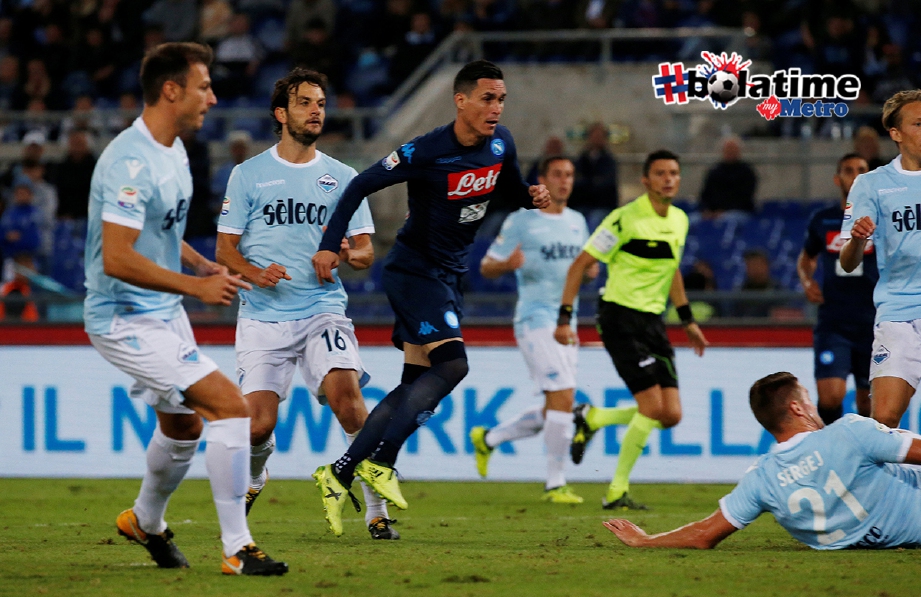  CALLEJON jaring gol kedua Napoli ketika menentang Lazio. -Foto Reuters
