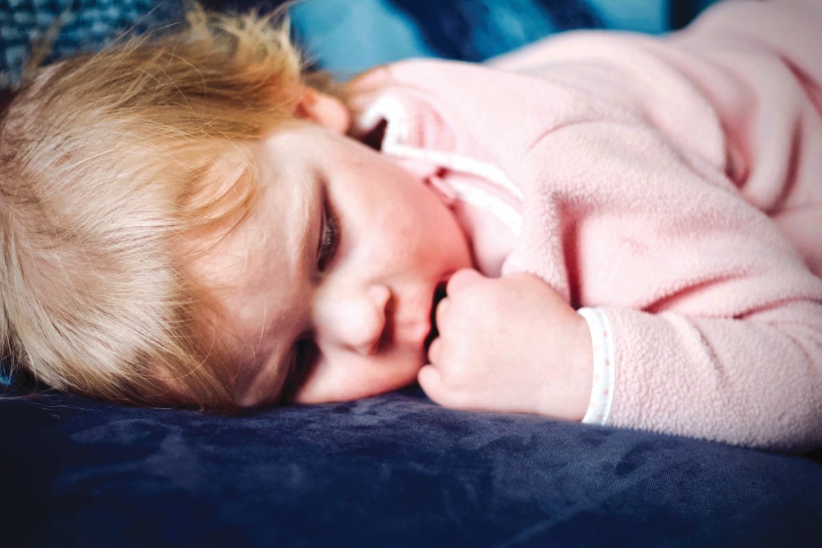 PASTIKAN bayi berusia tiga bulan ke atas peroleh tidur yang cukup. - FOTO Google