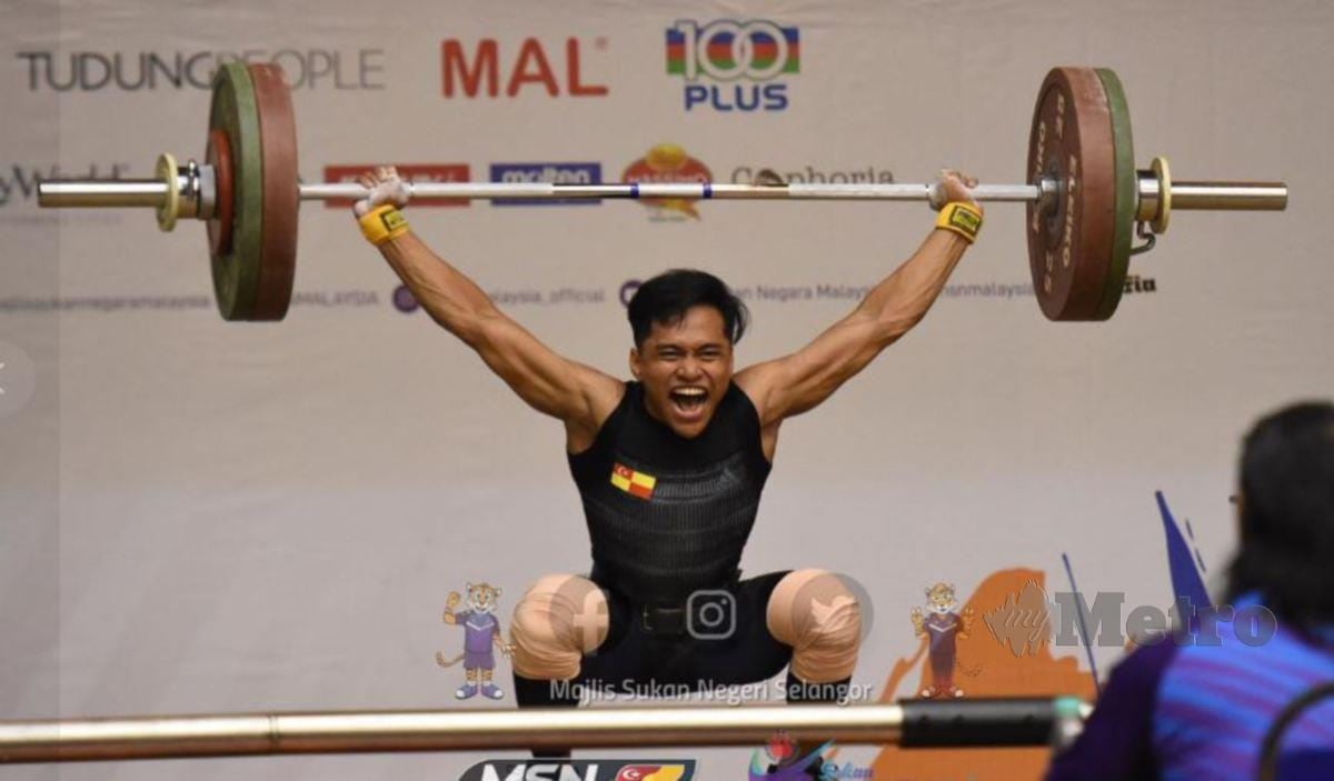 ATLET Selangor, Muizzuddin Syahmi Ahmad Bahar menang perak acara 55kg lelaki, hari ini. FOTO FB MAJLIS SUKAN NEGERI SELANGOR 