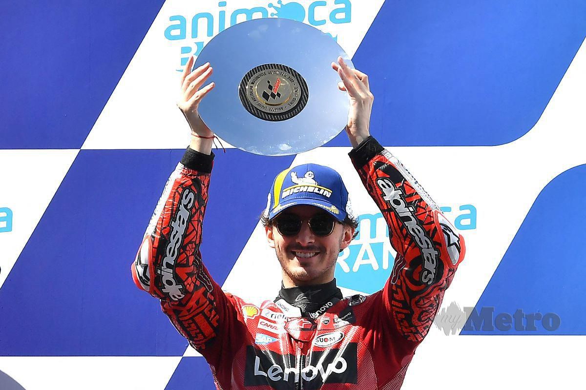 BAGNAIA meraikan kejayaannya di pentas podium GP Australia minggu lalu. FOTO AFP