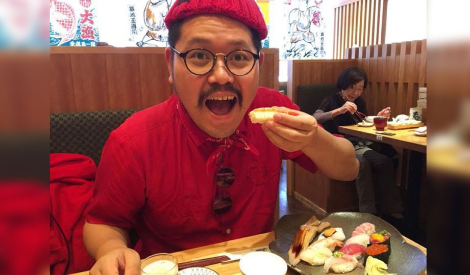 MAKOTO berkongsi gambarnya makan di sebuah restoran selepas dipelawa  seorang pengikutnya di Twitter. FOTO Agensi