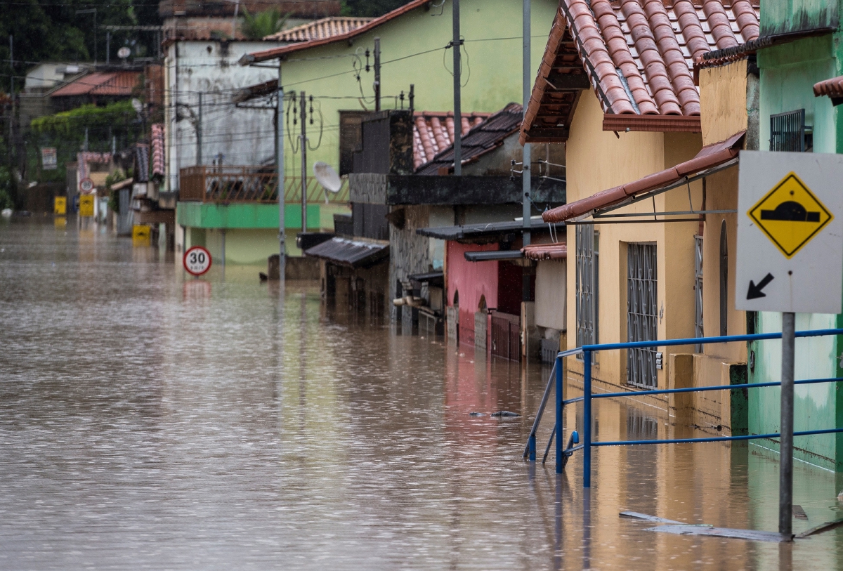 BANJIR di Betim, Brazil, susulan hujan lebat di negara itu. FOTO EPA 