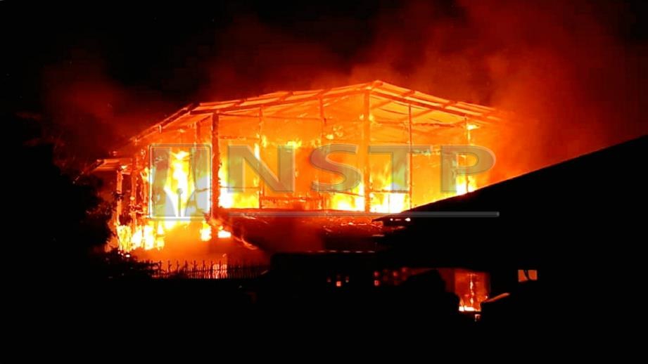 RUMAH didiami Martina musnah dalam kebakaran di Kampung Kobusak, Penampang. FOTO IHsan Bomba