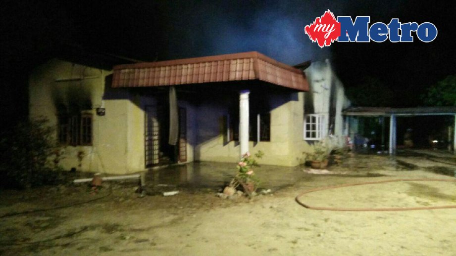 Rumah di Kampung Baru, Padang Sanai yang terbakar petang tadi-FOTO ihsan Bomba