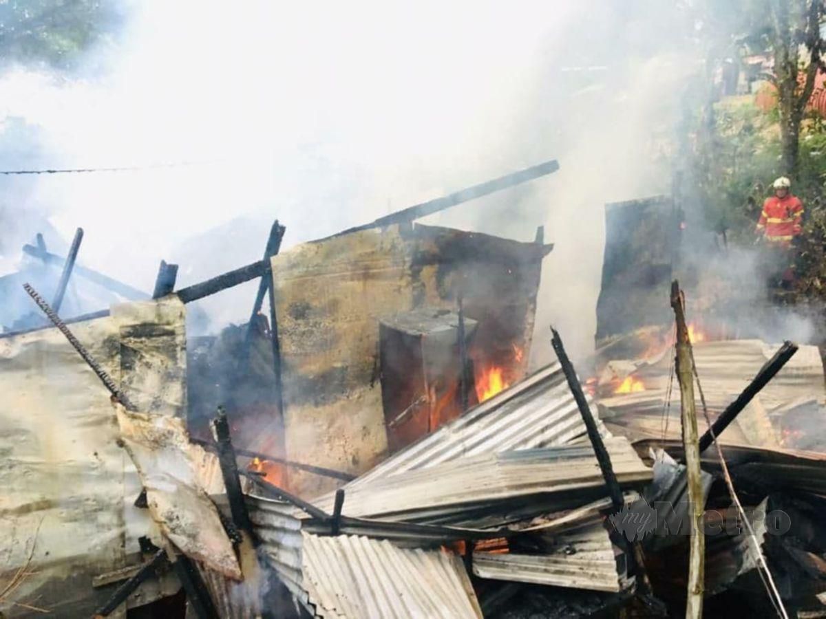 KEADAAN rumah mangsa yang musnah dalam kebakaran di di kampung Batu Arang, Jalan Rancha-Rancha, Labuan. FOTO JUWAN RIDUAN