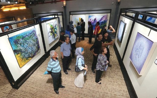 ANTARA pengunjung Galeri Prima pada majlis perasmian Pameran Buana 2016, baru-baru ini.