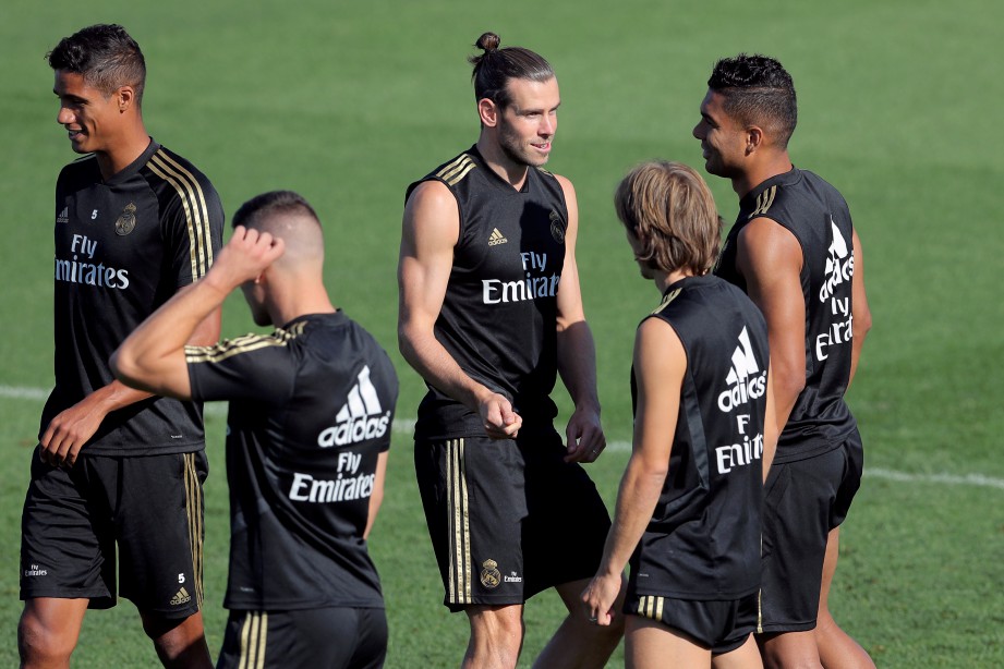 BALE (tengah) ketika menjalani latihan bersama rakan sepasukan di Valdebebas, Madrid, hari ini. — FOTO Reuters